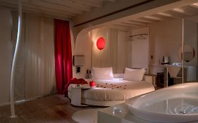 Suitesistina For Brave Lovers